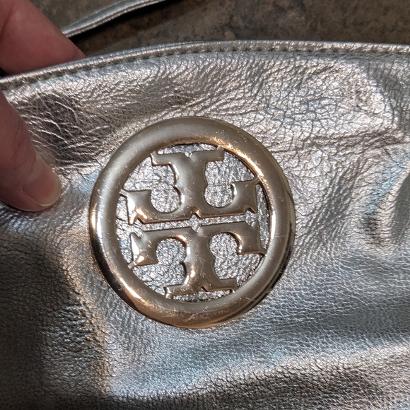 Tory Burch Soft Leather Reva Metallic Silver Clutch Shoulder Bag - Picture 8 of 16
